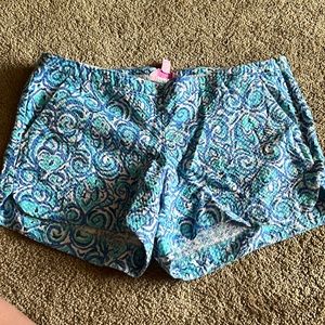 Lilly Pulitzer Blue and White Shorts Size 6